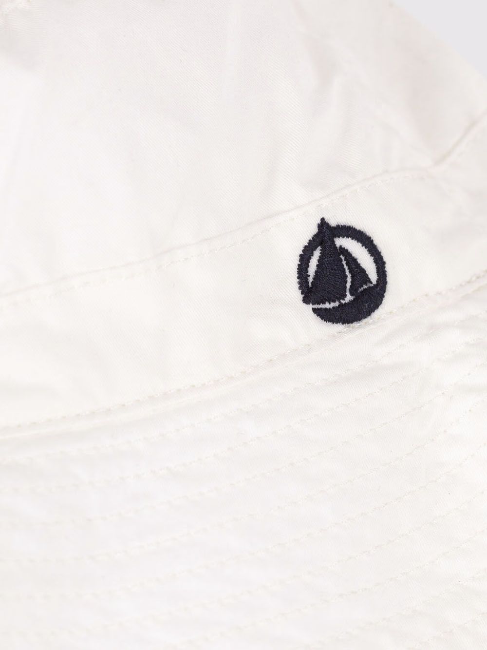 Cappello pescatore bianco con lacci A0AU4 02 PETIT BATEAU KIDS
