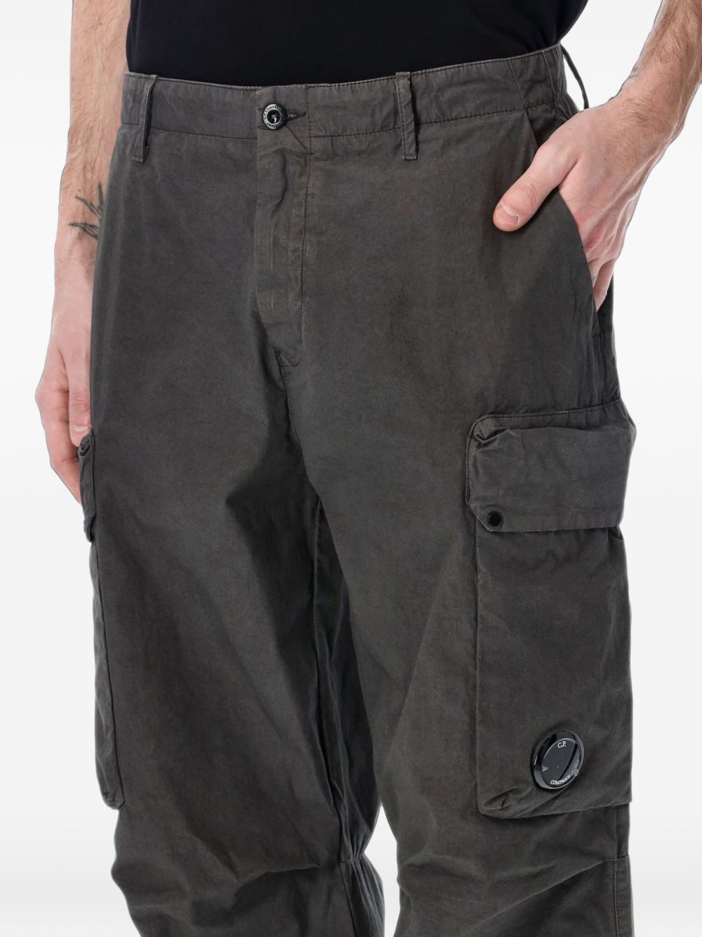 Pantaloni cargo con tasche laterali 20CMPA128A110325G 921 CP COMPANY