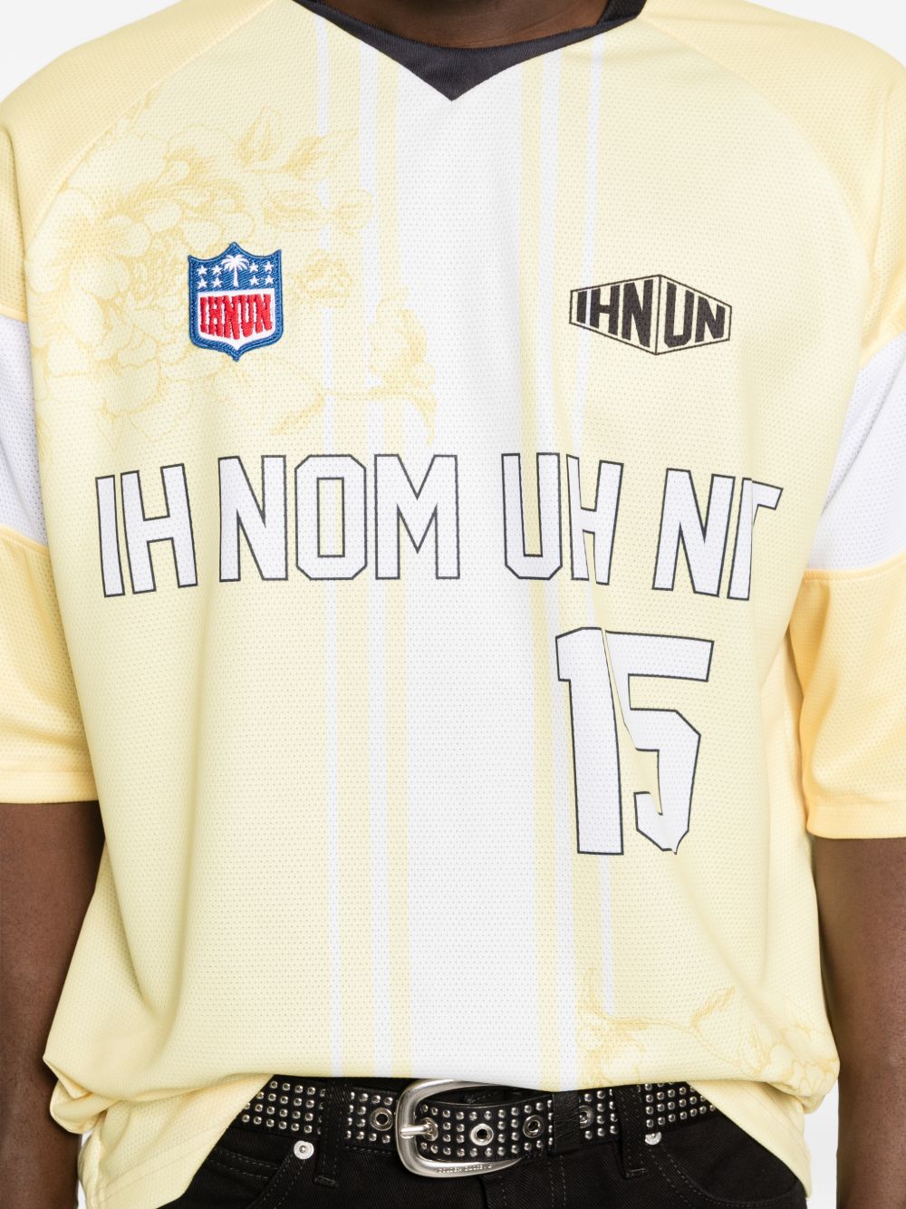 T-shirt con scollo a V e stampa NUS26233 811 IH NOM UH NIT