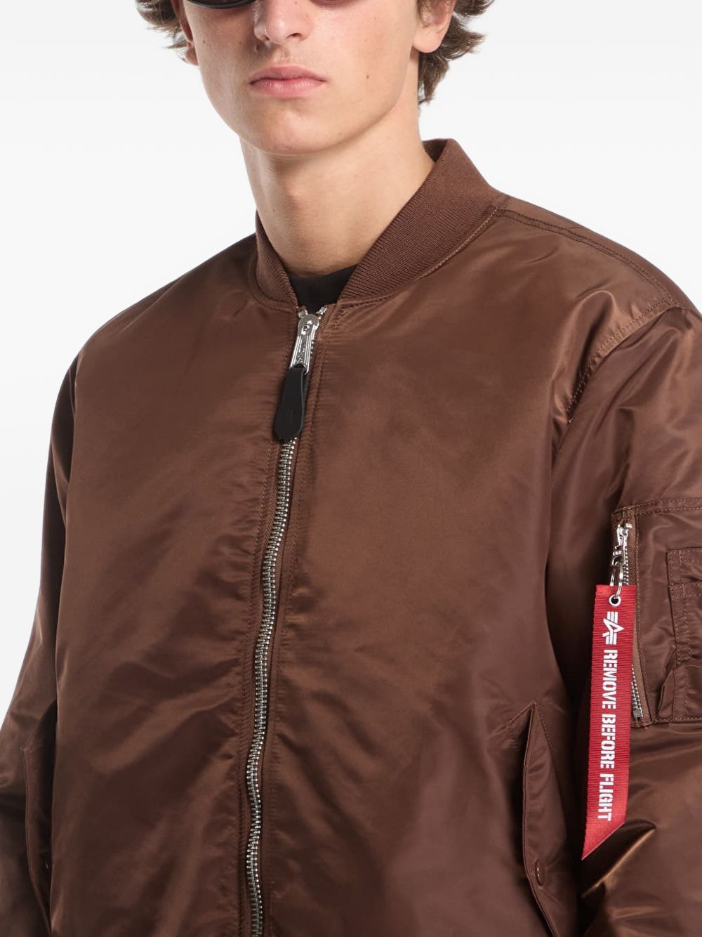 100101 204 ALPHA INDUSTRIES