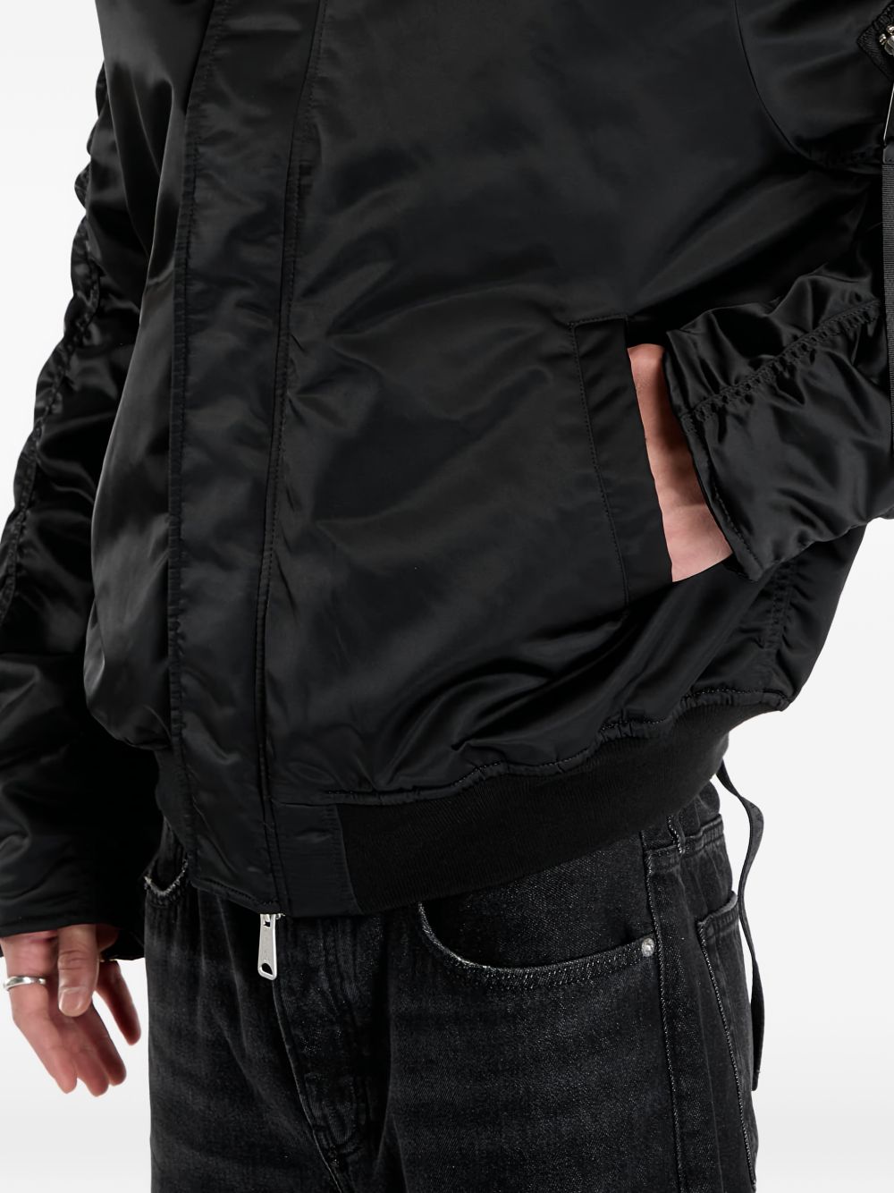 758101 03 ALPHA INDUSTRIES