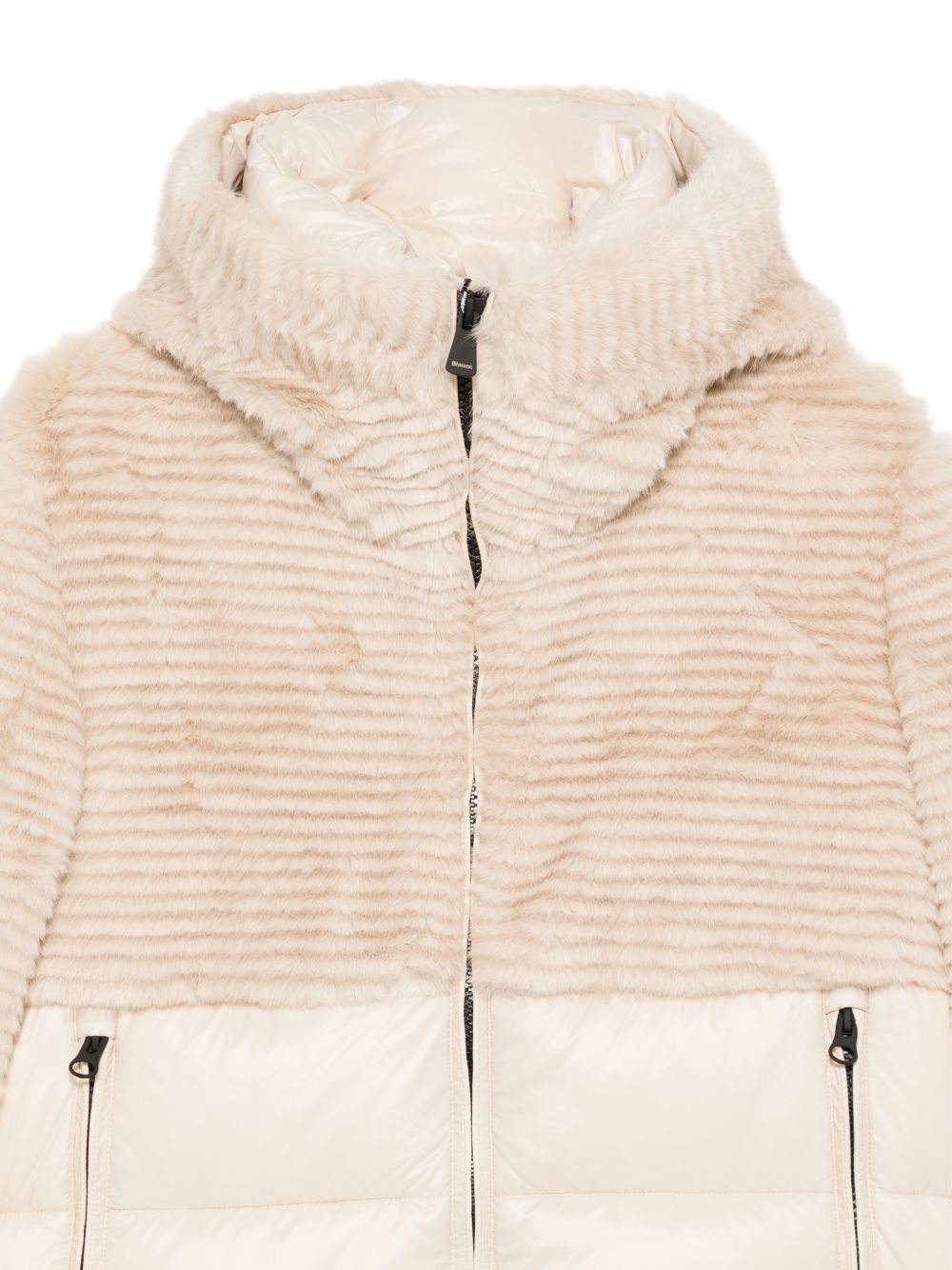 26WBLDC02304007685 902 BLAUER