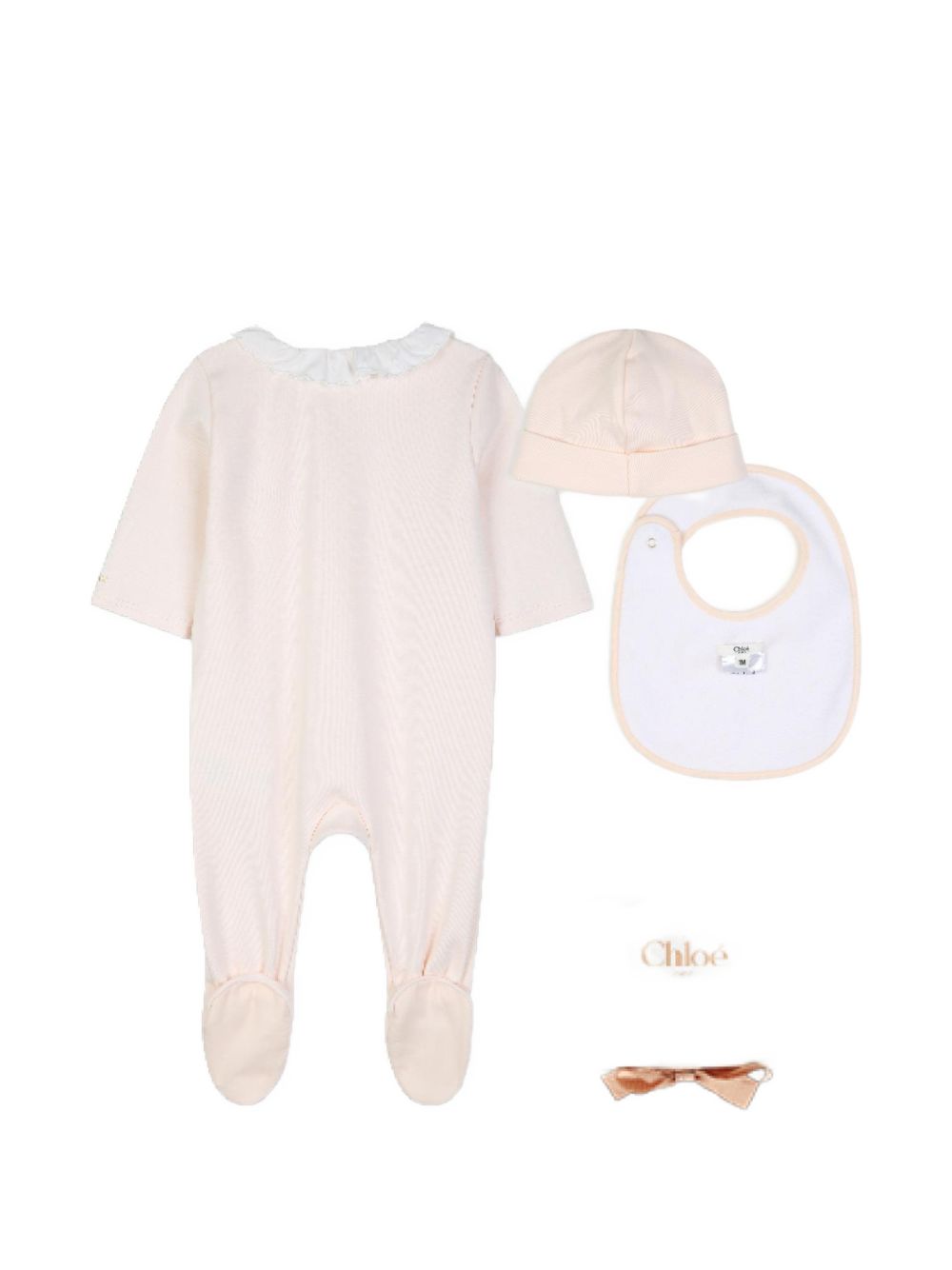 Set of pyjamas, beanie, bib ricamato con chloe "c". Pyjamas : interlock containing cotton from organic farming, con ricamato collar in poplin, containing cotton from organic farming, chloe logo printed con metallic aspect on fondo manica, snapped chi C21367 440 CHLOE KIDS