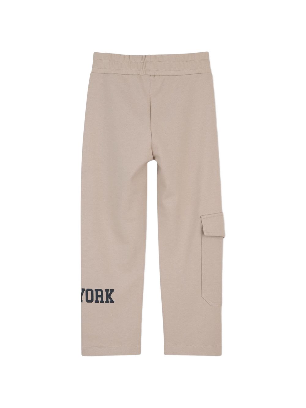 Cotone garzato pantaloni in 60% cotton 40% polyester. 2 davanti tasca + 1 davanti zipped tasca e 1 side tasca at fondo leg. Printed patches sul davanti. Vita elastica con coulisse ties. D62864 275 DKNY KIDS