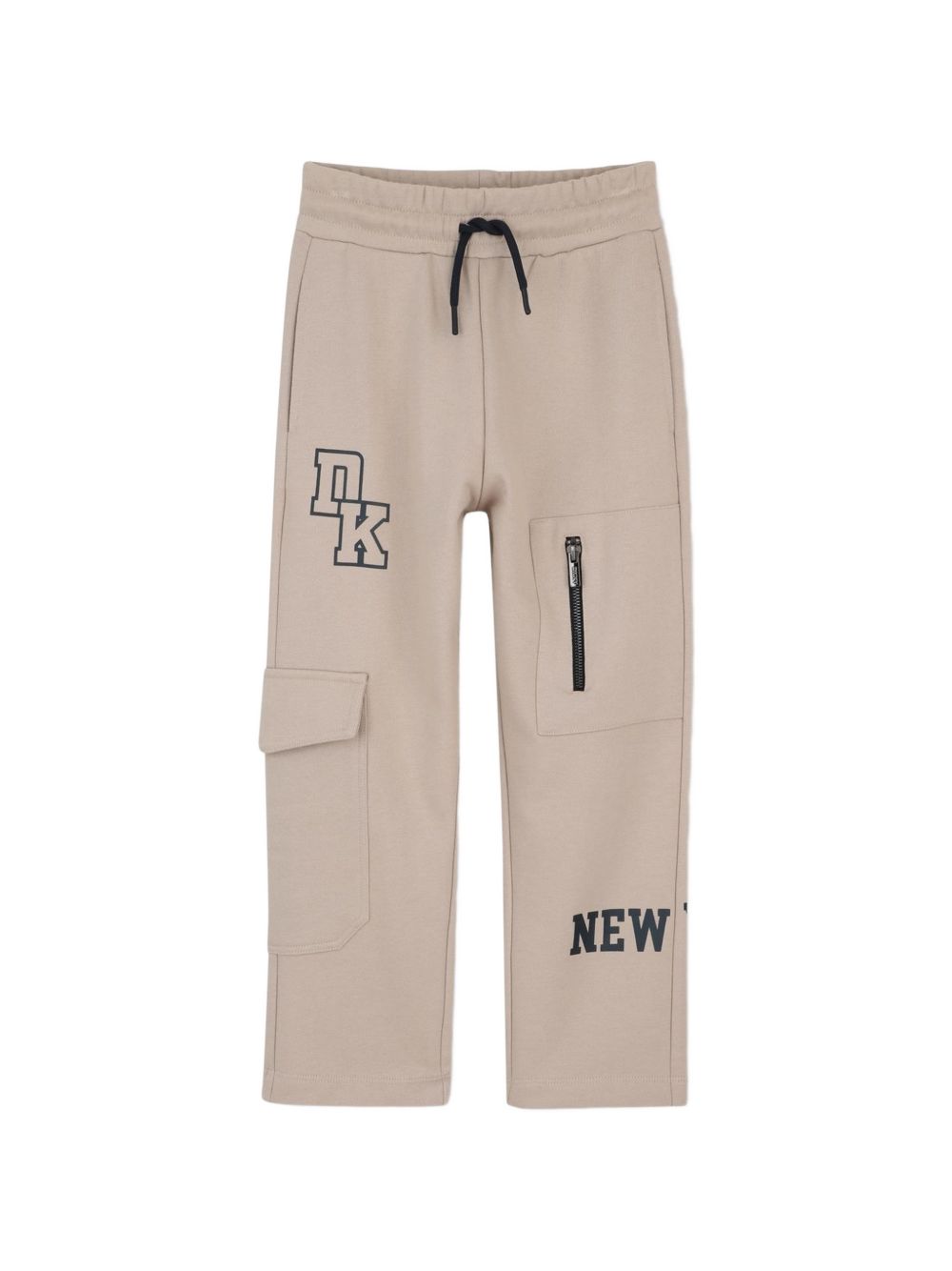 Cotone garzato pantaloni in 60% cotton 40% polyester. 2 davanti tasca + 1 davanti zipped tasca e 1 side tasca at fondo leg. Printed patches sul davanti. Vita elastica con coulisse ties. D62864 275 DKNY KIDS
