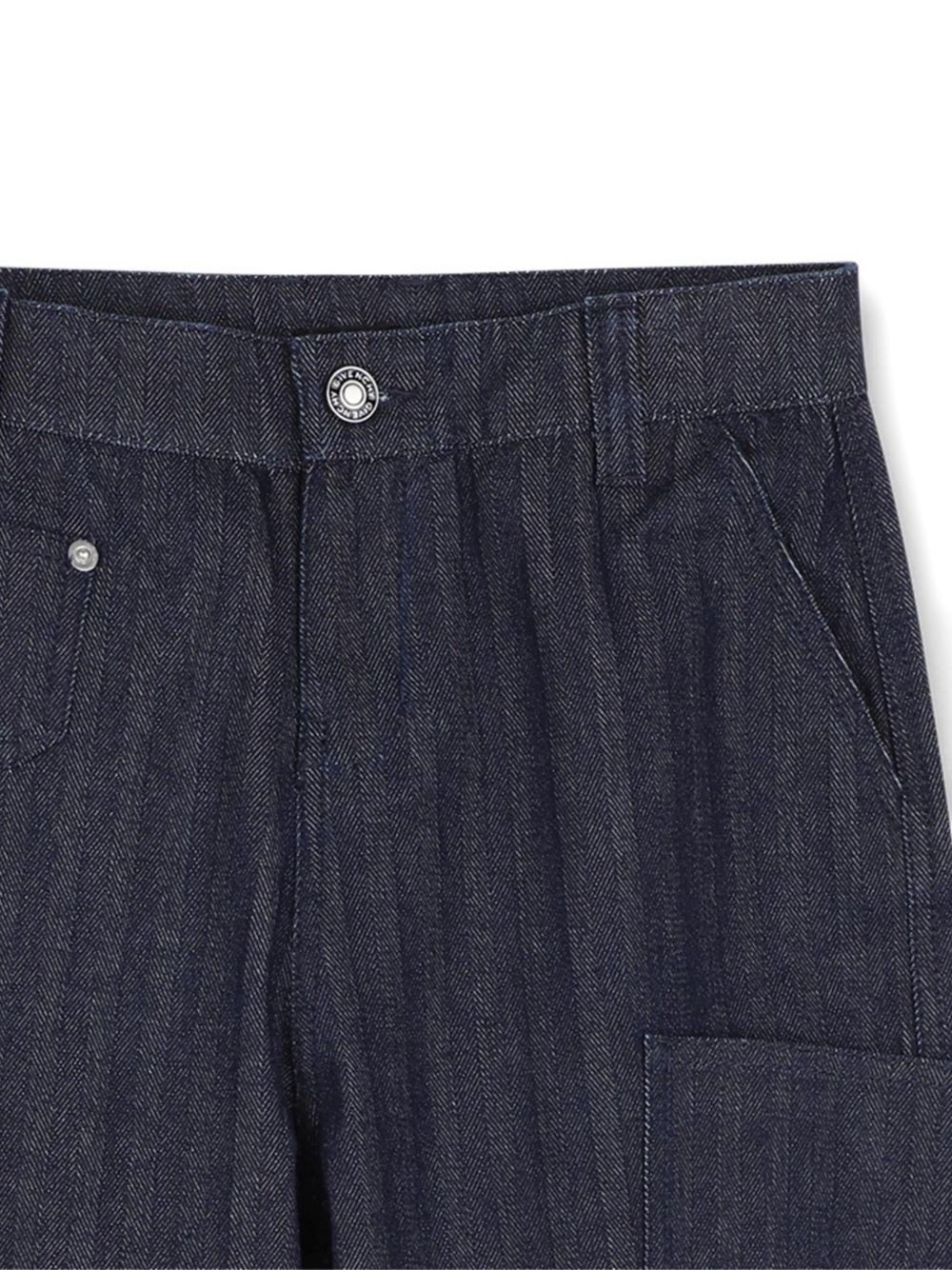 Pantalon in cotton elastane denim, herringbone pattern. Fantasia davanti e side tasche. Givenchy logo ricamo at retro tasca. Givenchy logo embossed silver color printed flap label at retro vita. H31397 Z35 GIVENCHY KIDS
