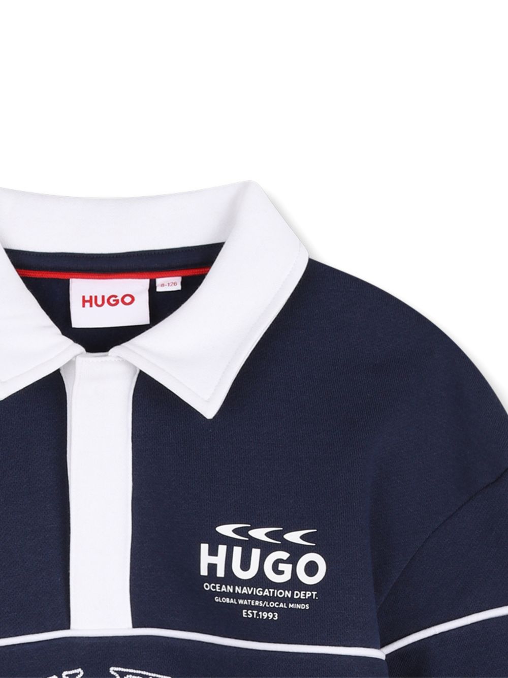 Polo neck sweatshirt in brushed cotton polyester fleece, chiusura con bottoni automatici al collar, piped cutouts al maniche e davanti, fantasia prints sul davanti, elastico fondo e polsini, vestibilità morbida G01237 85C HUGO KIDS