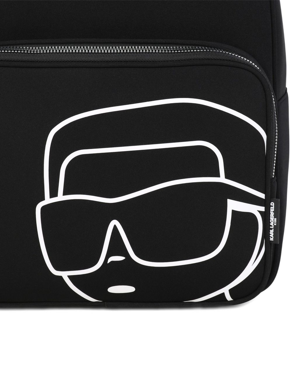 Backpack in jersey fabric. Karl stampa con silicone effect. Padded retro e spalla straps con mesh, for better comfort. Branded zips chiusura. Branded fodera. Dimensions : 38x27x15cms. (compo: polyester) Z31445 09B KARL LAGERFELD KIDS