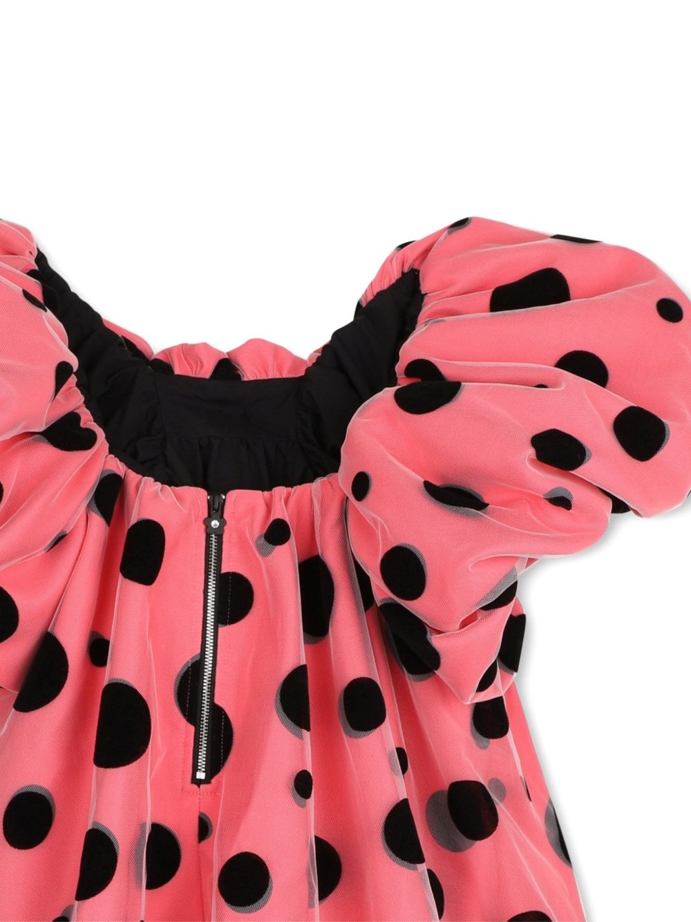 Voluminous occasion vestito con a bubble shape, made of heavy polka-dot satin e overlaid con flocked polka-dot tulle. Lined con taffeta e stiff tulle. Retro chiusura con a jeweled zip pull. W60980 98A MARC JACOBS KIDS