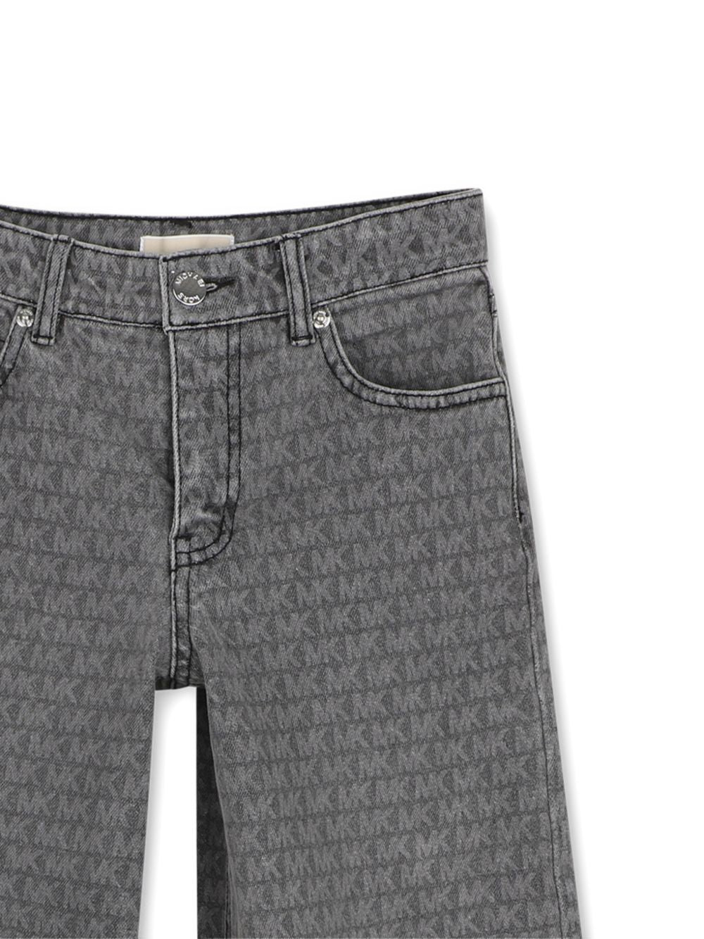Pantaloni in denim (99% co, 1% ea) con "mk signature" all-over illustrazione in laser treatment. Regolabile fascia in vita until 10y. Zip e branded button chiusura sul davanti. Tasche sul davanti e sul retro. R30703 Z11 MICHAEL KORS KIDS