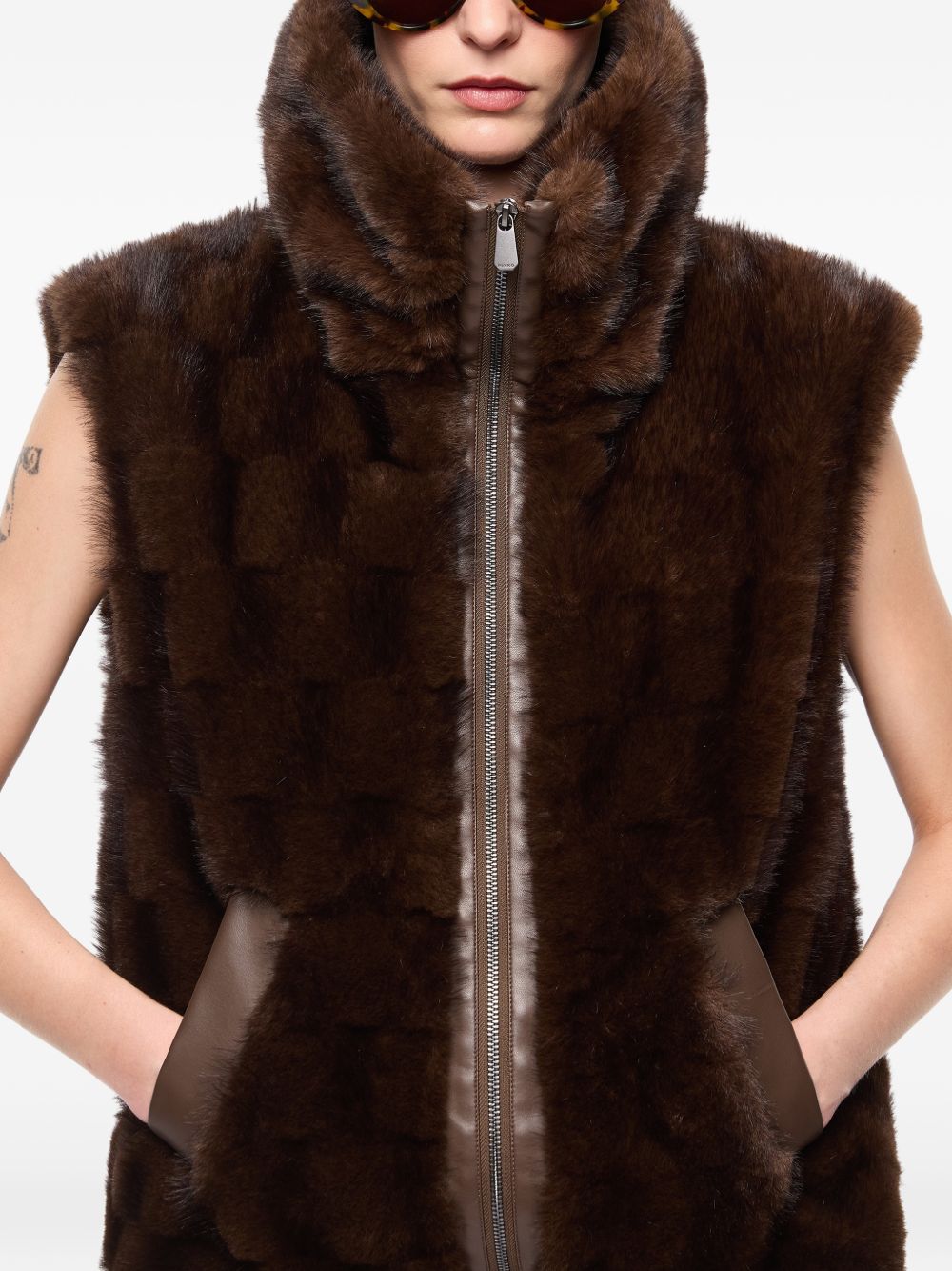 106939A3C5 M11 PINKO