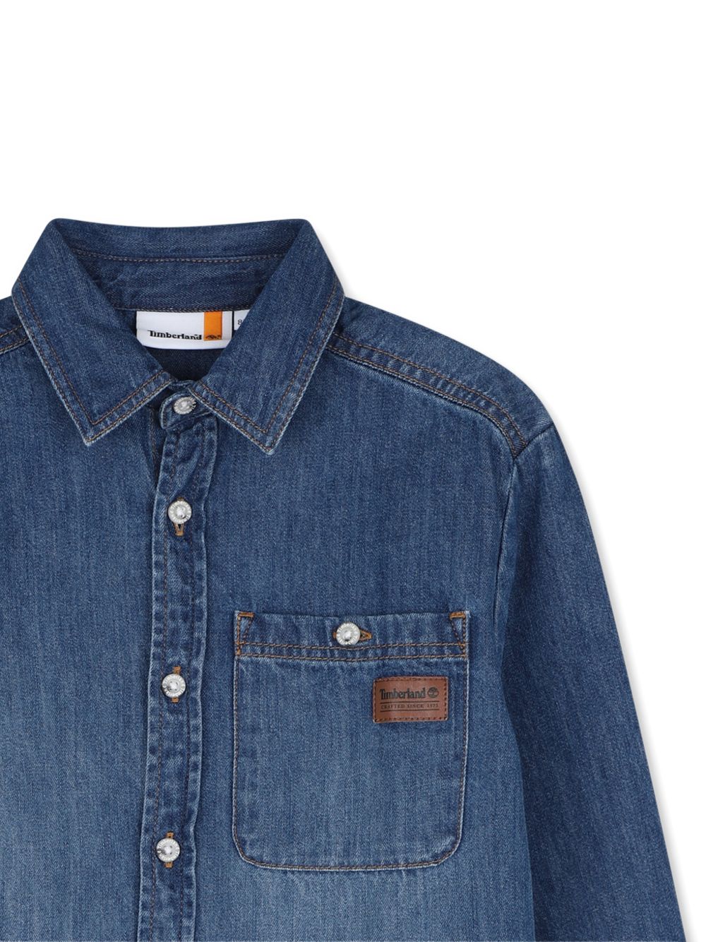 100% cotton light denim maniche lunghe shirt, button placket chiusura, patch tasca at chest con printed logo on paper label. T61085 Z25 TIMBERLAND KIDS