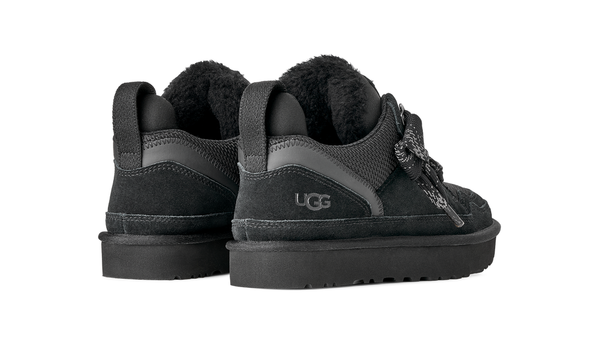 1144032 BLK UGG