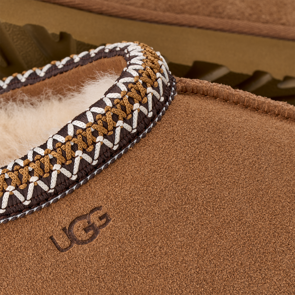 1174470 CHE UGG