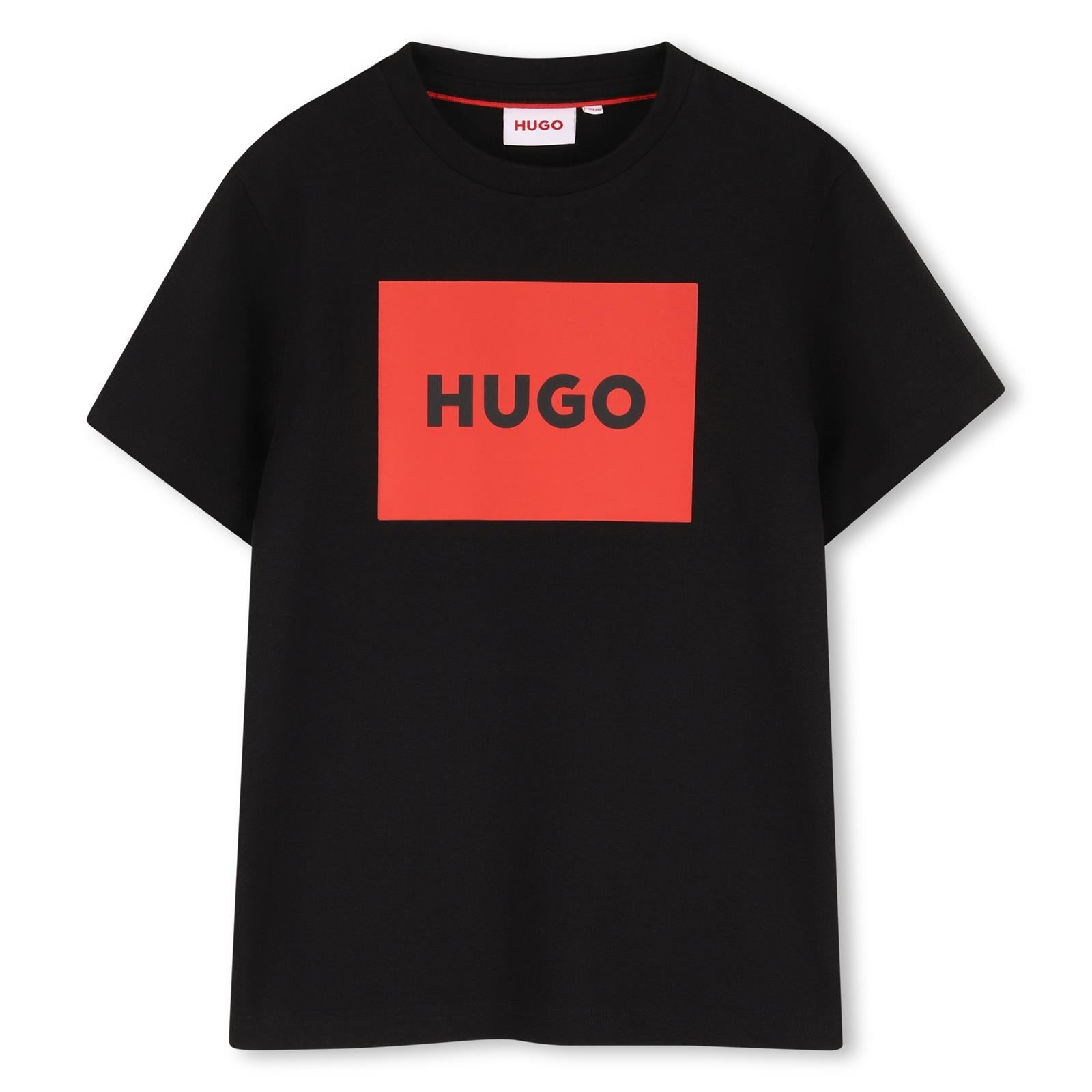 100% cotton from organic farming maniche corte t-shirt con squared logo stampa sul chest. Vestibilità regolare G00572 09B HUGO KIDS