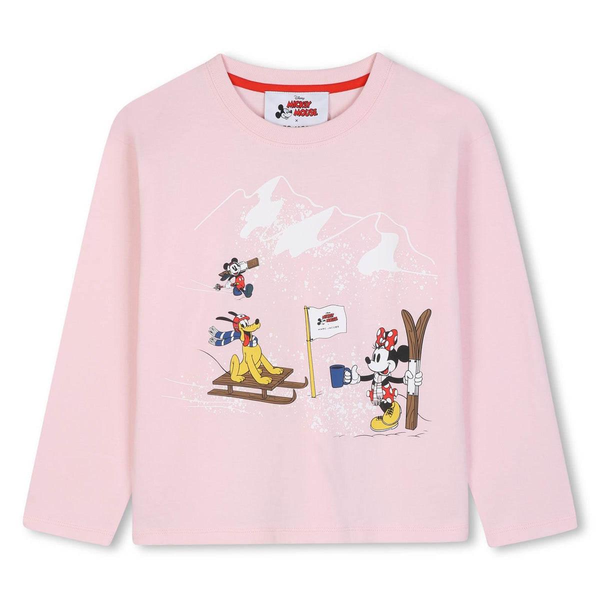 In collaboration con disney: long-sleeved cotton jersey t-shirt featuring a ski-themed mickey mouse e marc jacobs illustrazione sul davanti, e a woven label sul retro. W61022 475 MARC JACOBS KIDS