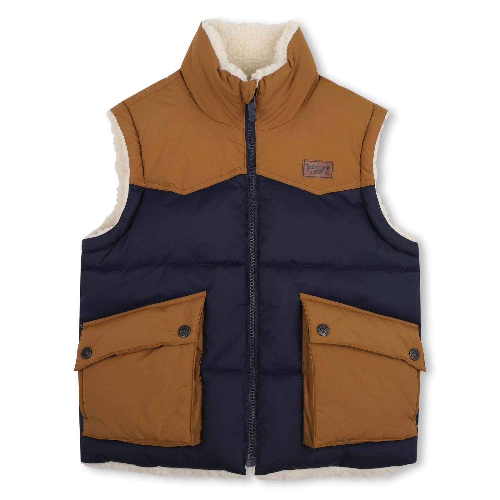 Reversible senza maniche piumino. One side in 100% polyester water repellent twill, bicolor yokes, davanti flap tasche, printed logo on paper label on chest. Other side in 100% polyester faux shearling, side tasche, ricamato logo sul retro. *reversib T61059 849 TIMBERLAND KIDS
