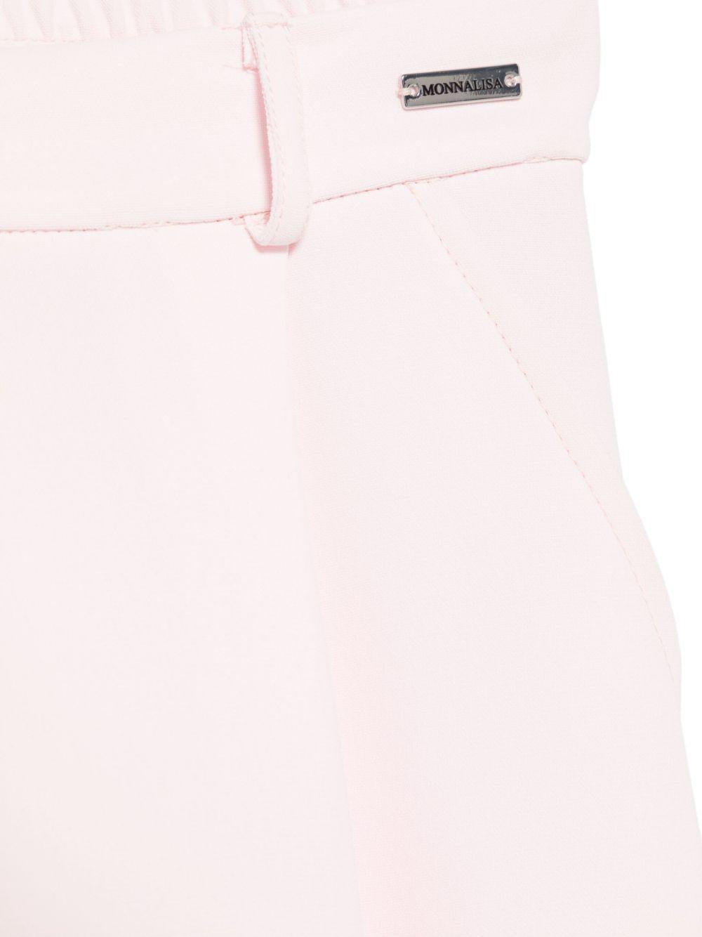 Pantalone rosa con pieghe stirate