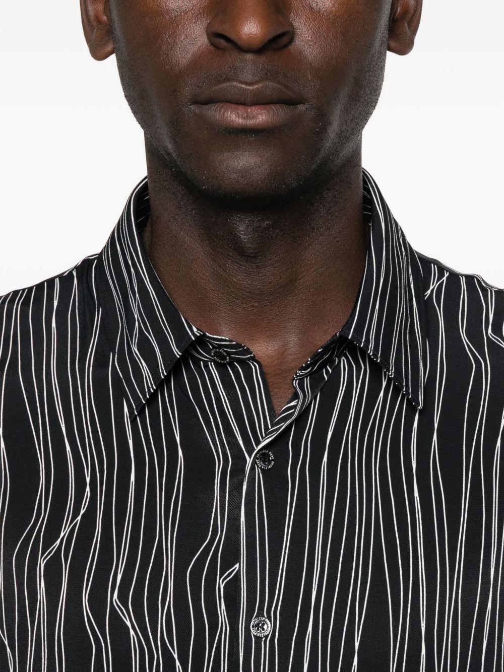 Camicia nera con grafica all over e abbottonatura frontale - Preludio Moda