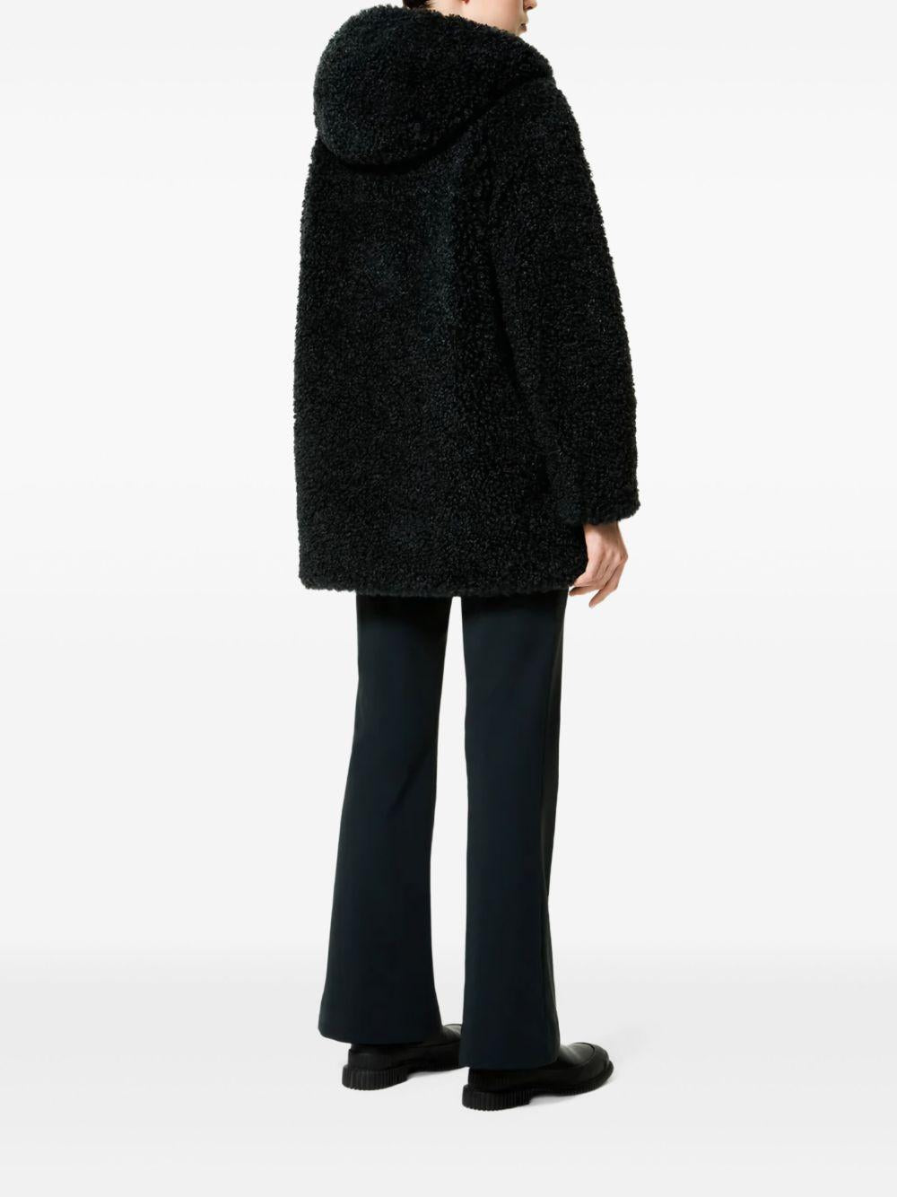 Giacca nera con cappuccio e chiusura nascosta W25571 11 RRD