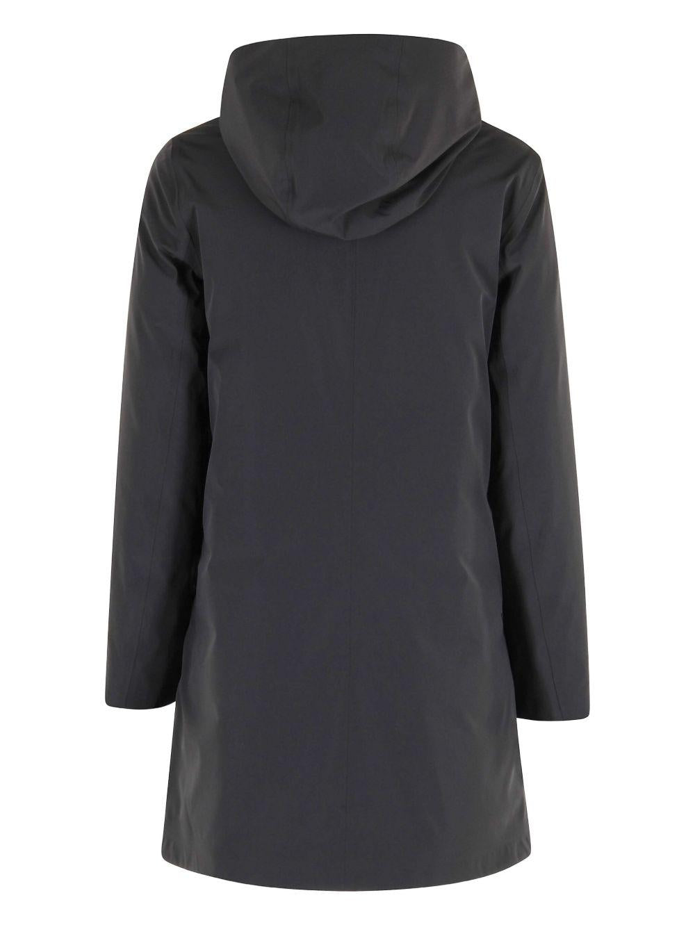 Giacca nera con cappuccio, zip e imbottitura W25511 10 RRD