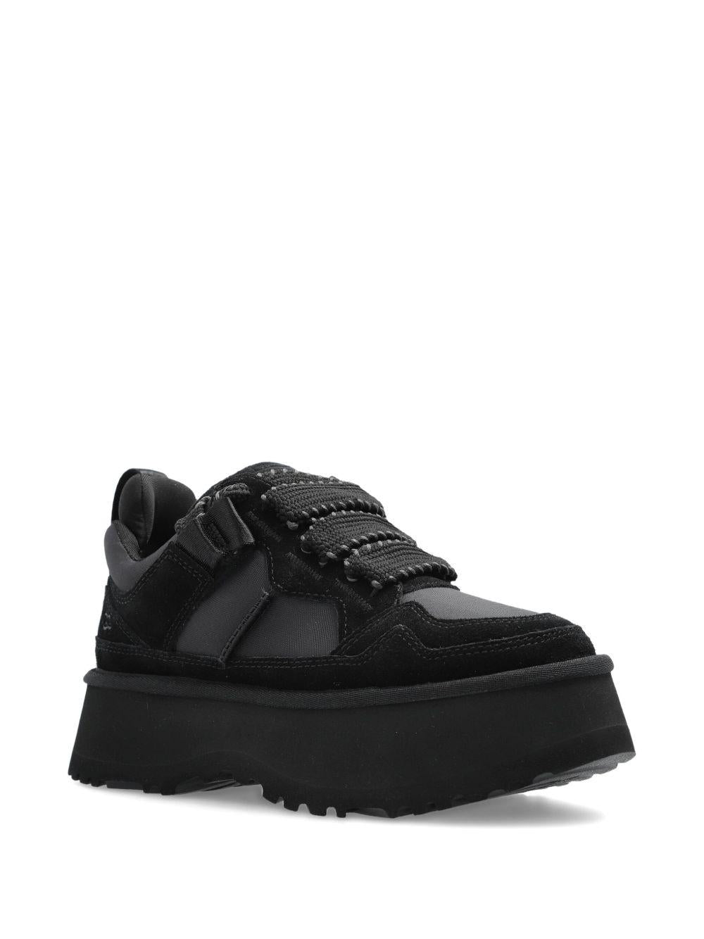 Sneakers nere in camoscio con plateau e lacci 1171541 BLK UGG