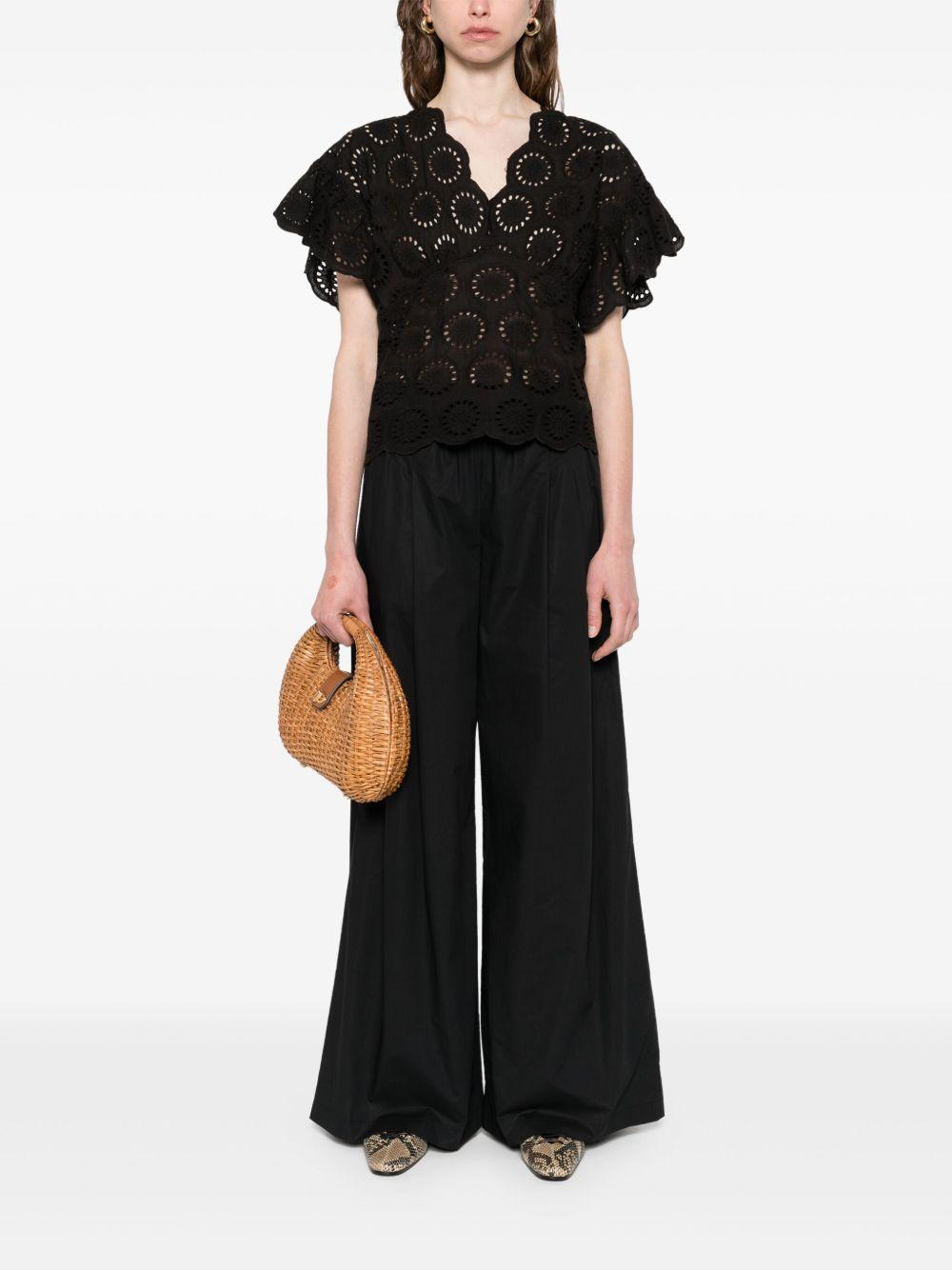 Blusa nera in pizzo sangallo