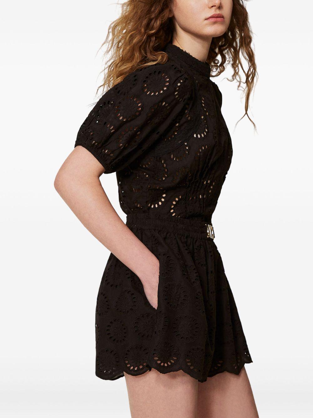 Short nero ricami traforati