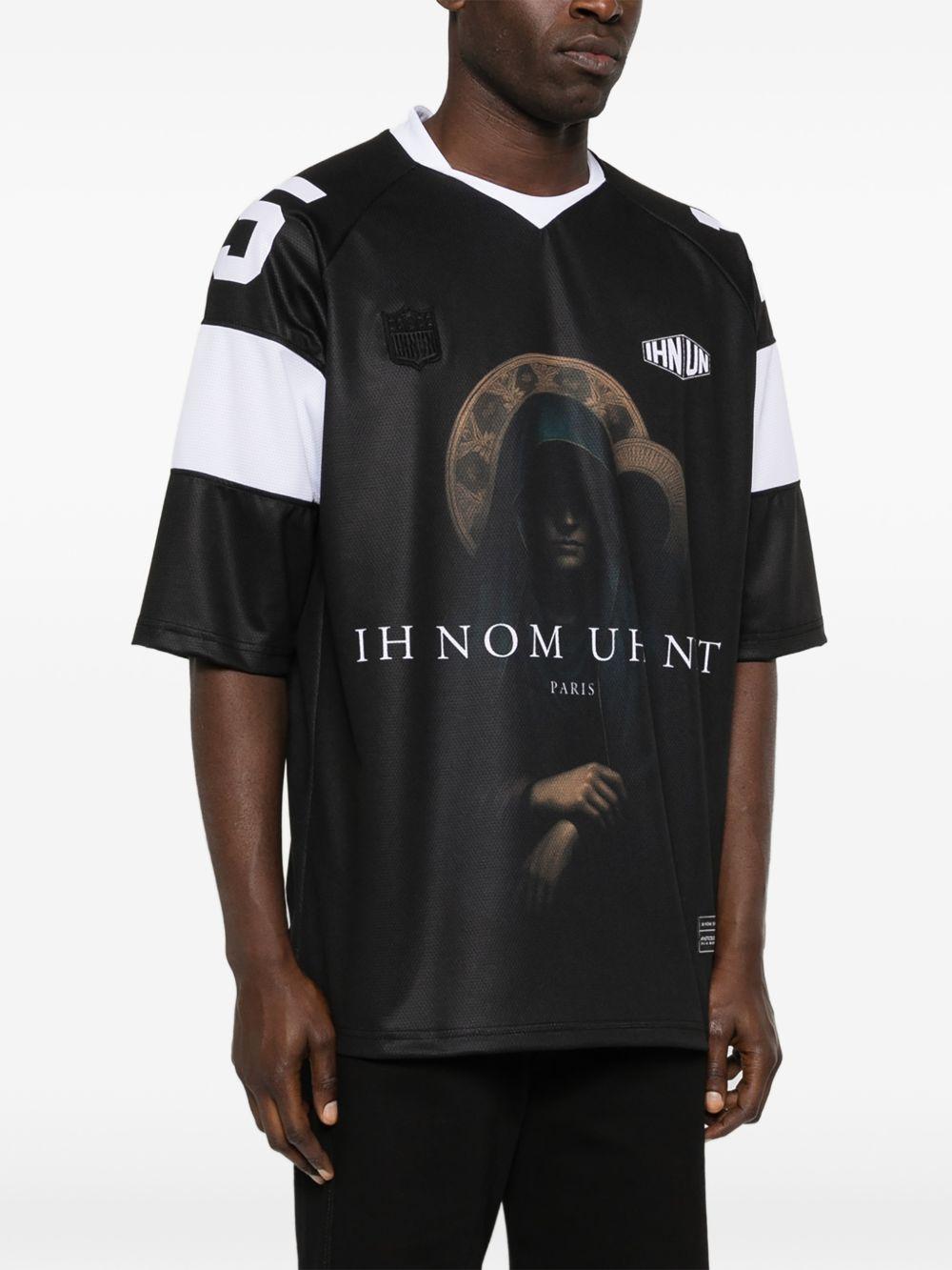 T-shirt in poliestere con stampa grafica scollo a V NUS26231 520 IH NOM UH NIT