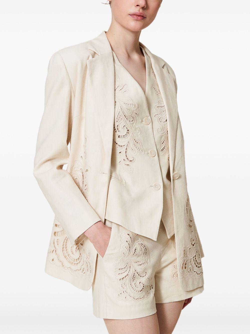 Short madreperla in lino ricamato