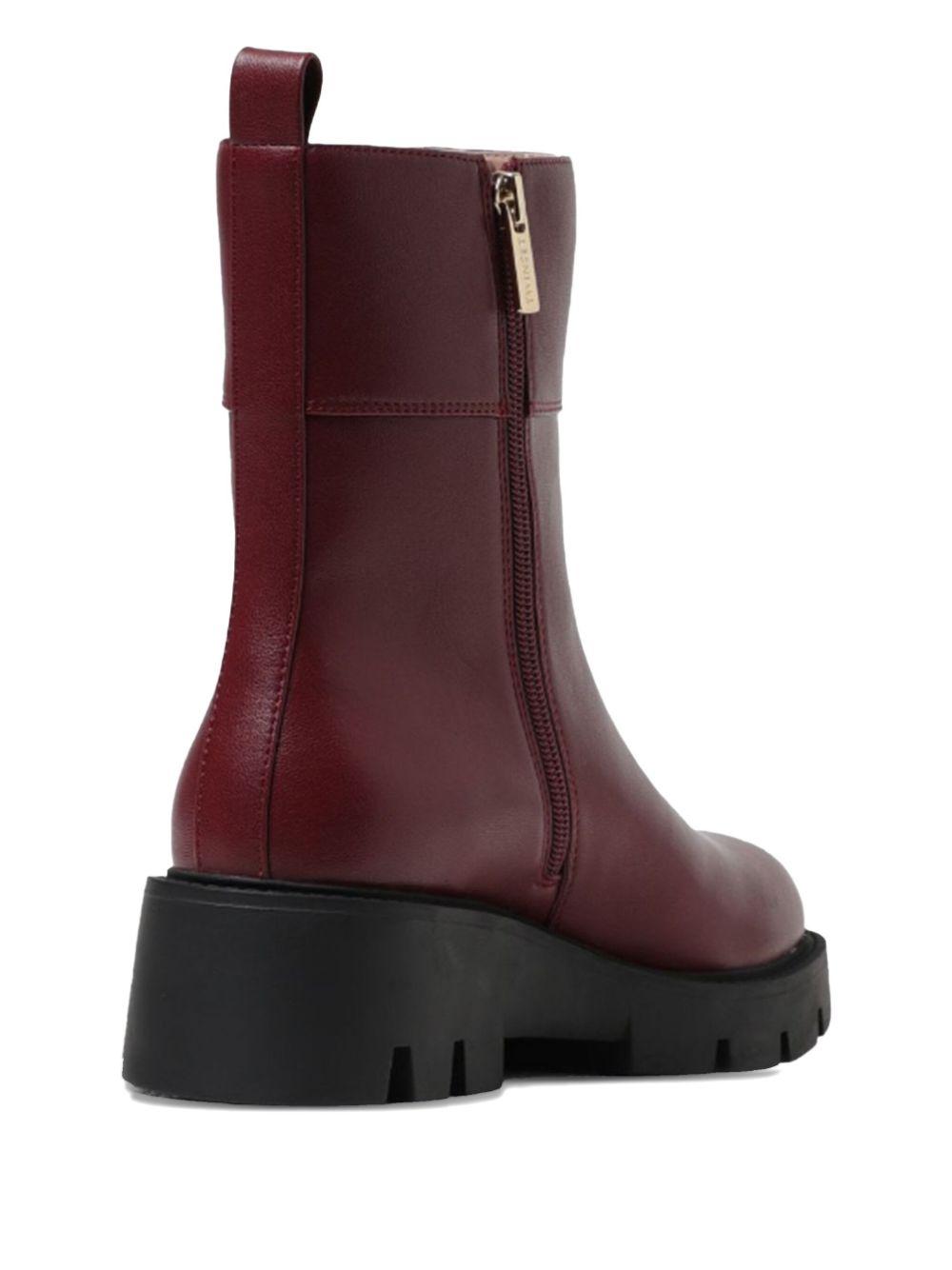 Stivaletto bordeaux con placchetta logo laterale