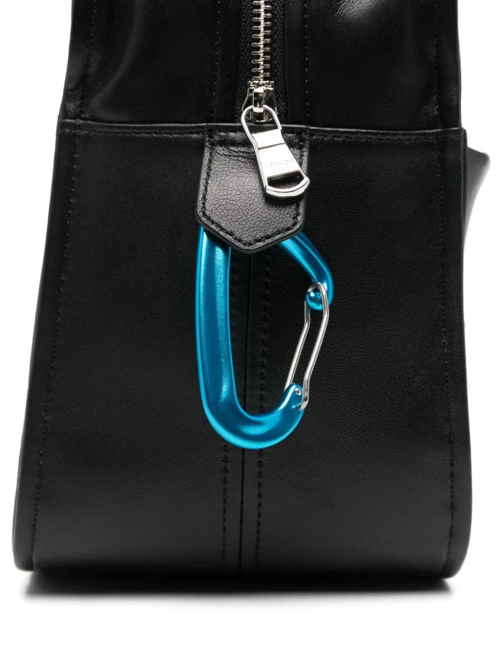 Borsa a tracolla nera con logo in rilievo - Preludio Moda