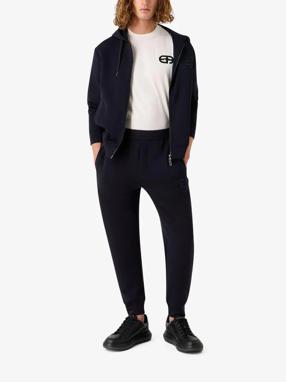 T-shirt bianca con logo ricamato e collo a giro - Preludio Moda