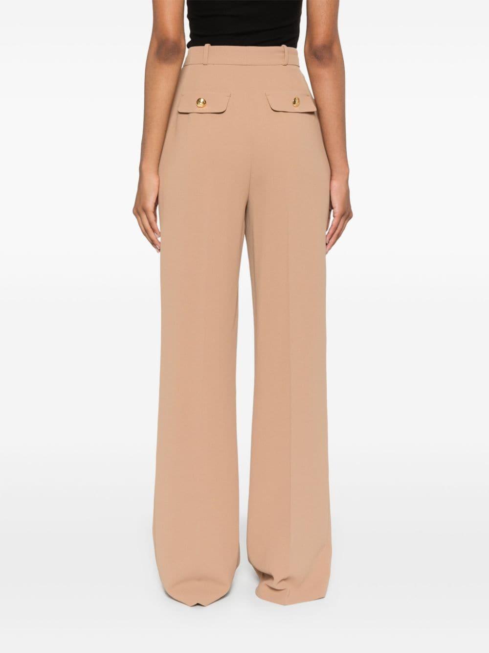 Pantalone dritto in crêpe fermo con bottone logato cammello
