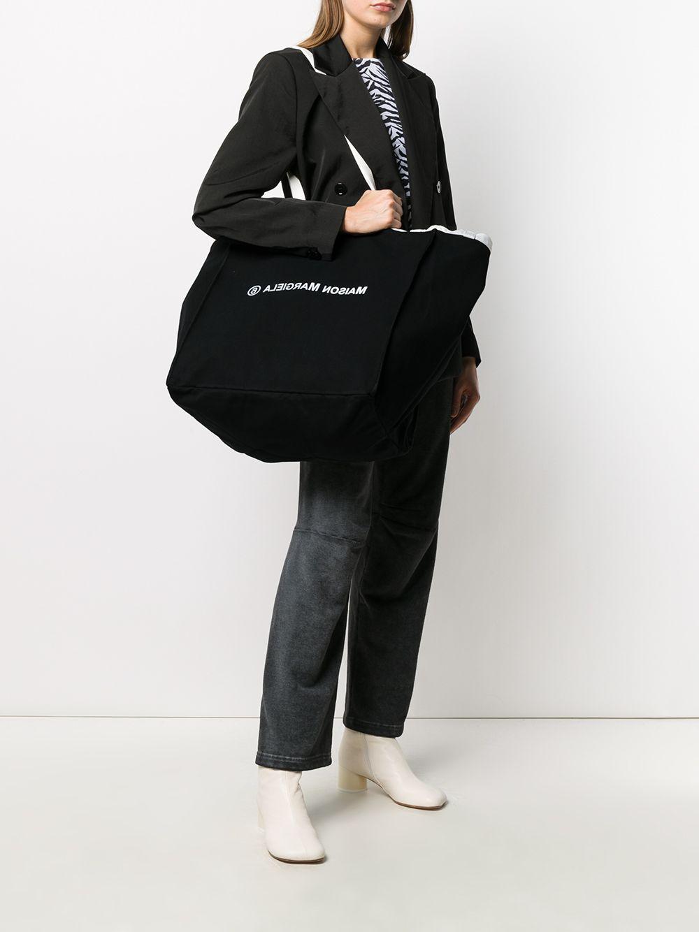 Borsa Tote nera con manici in contrasto S54WC0061P3631 T8013 MM6 MAISON MARGIELA