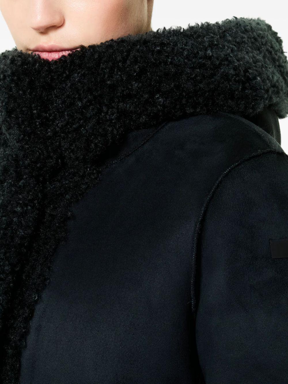 Giacca nera con cappuccio e chiusura nascosta W25571 11 RRD