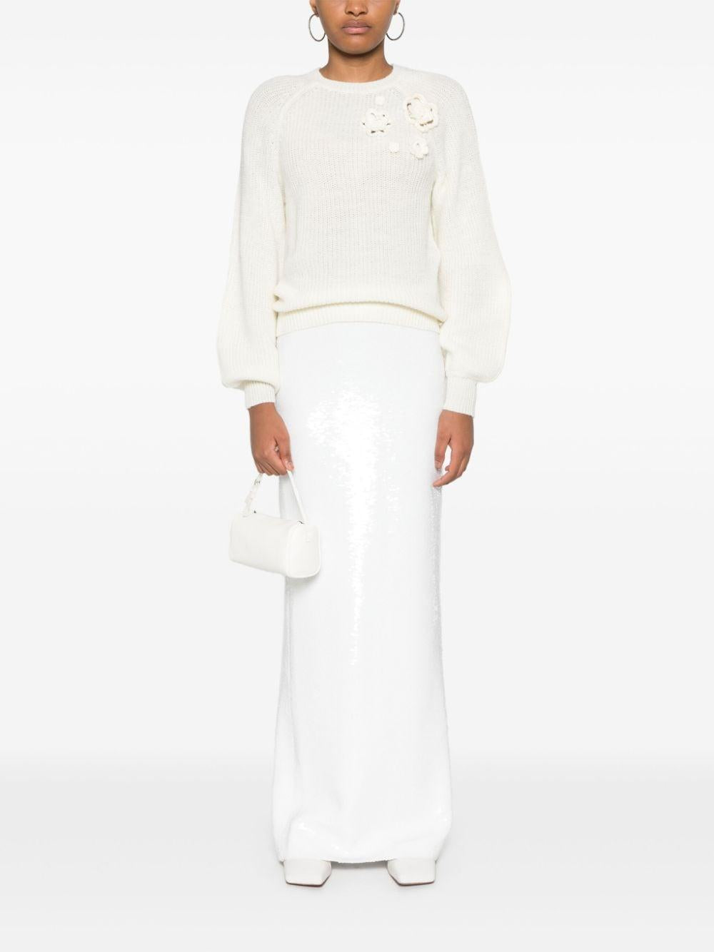 Maglione bianco con ricamo floreale