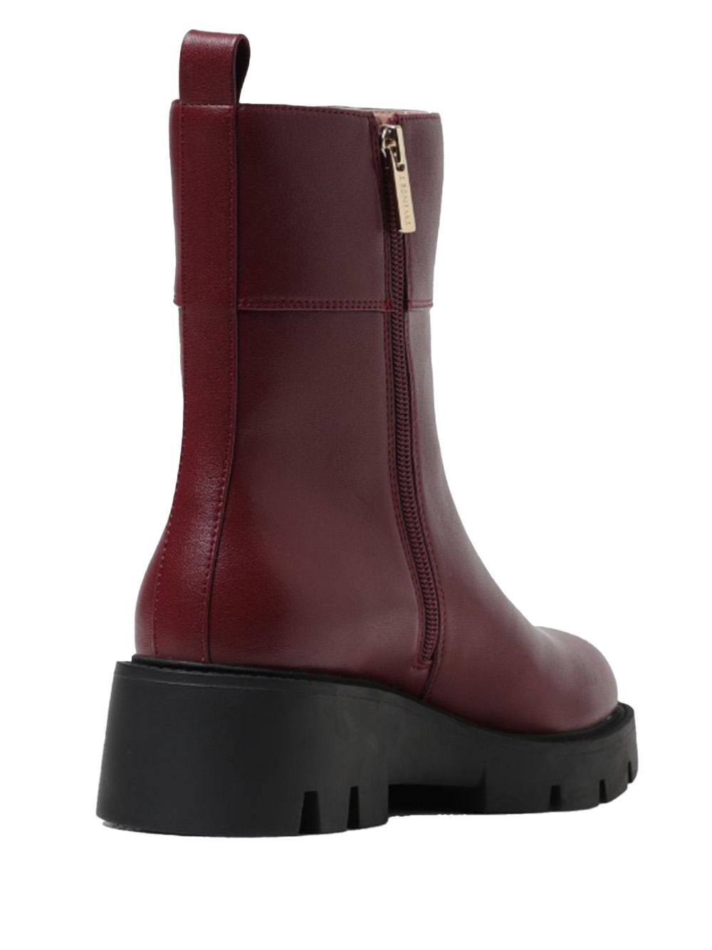 Stivaletto bordeaux con placchetta logo laterale