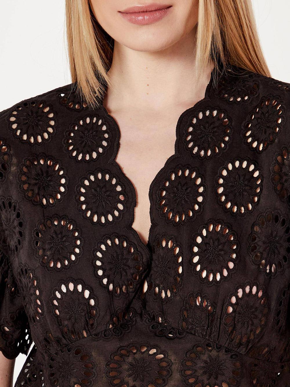 Blusa nera in pizzo sangallo