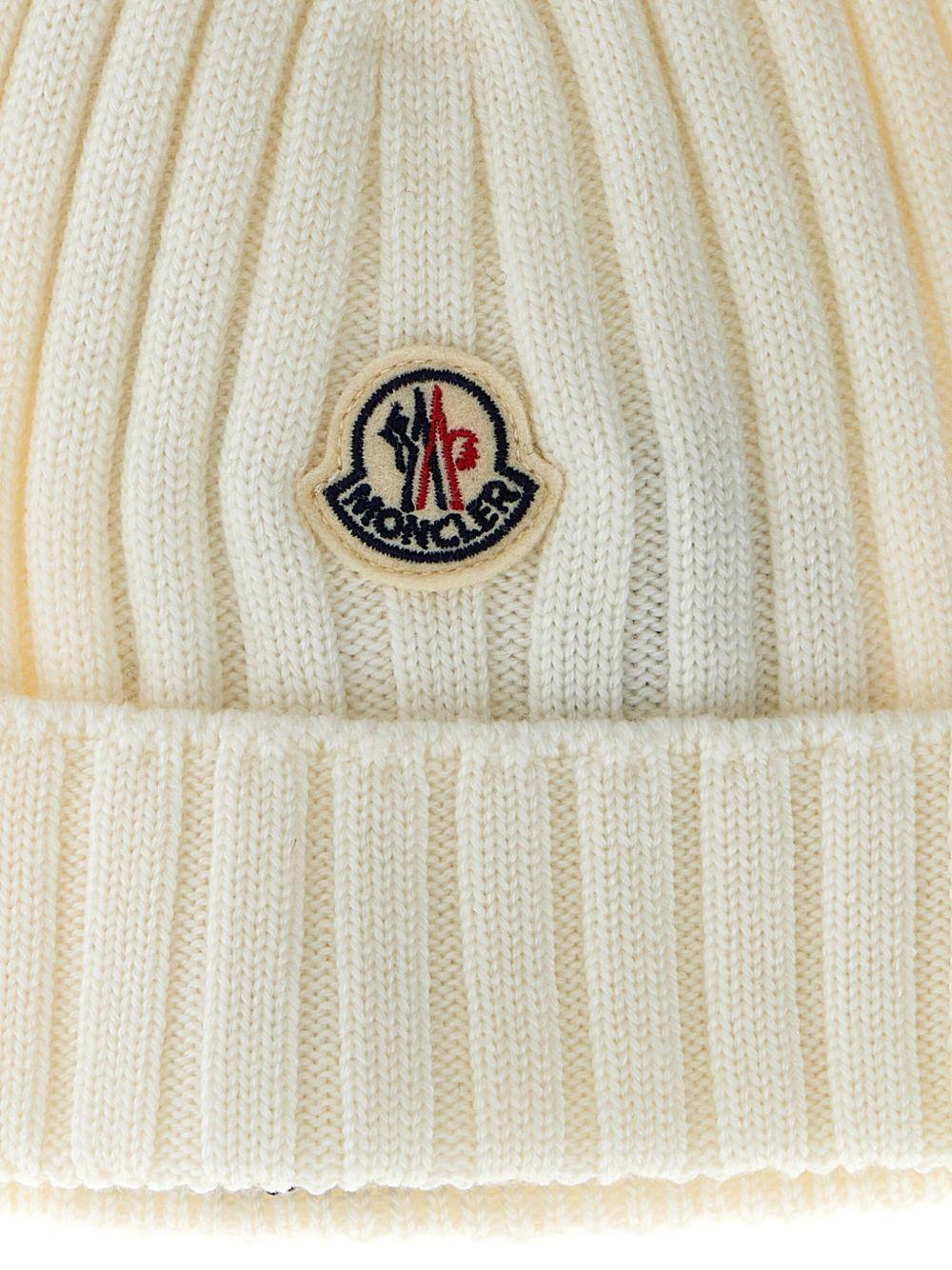 Berretto Bianco a Coste con Logo K29513B00006M1131 040 MONCLER KIDS