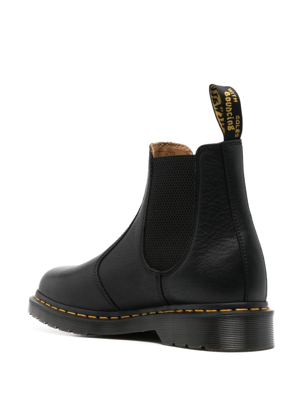 Stivaletti neri Chelsea con pelle martellata 31989 001 DR.MARTENS