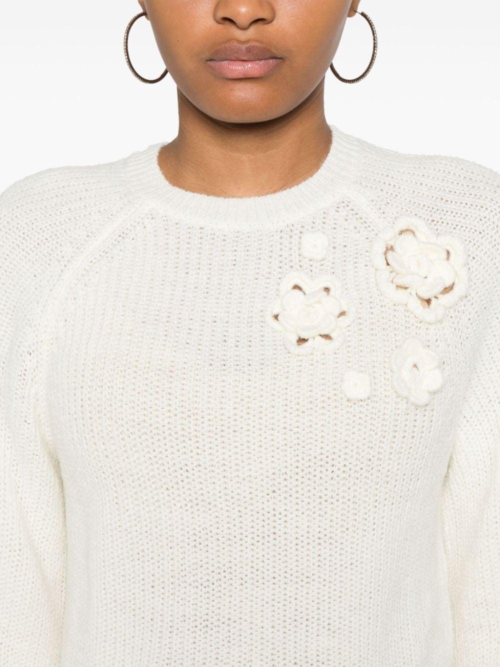 Maglione bianco con ricamo floreale