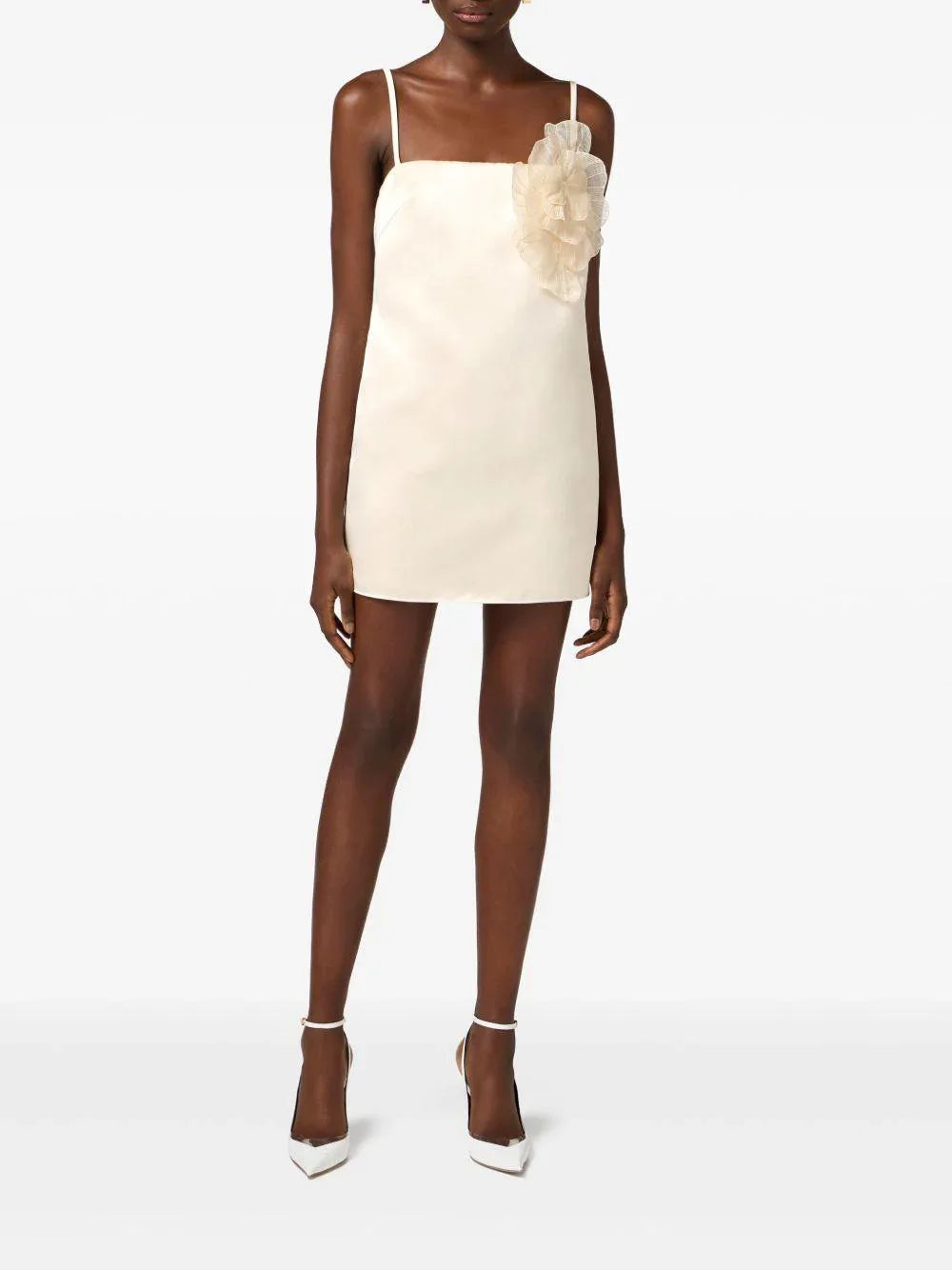 Abito burro in duchesse con fiore ricamato - Preludio Moda