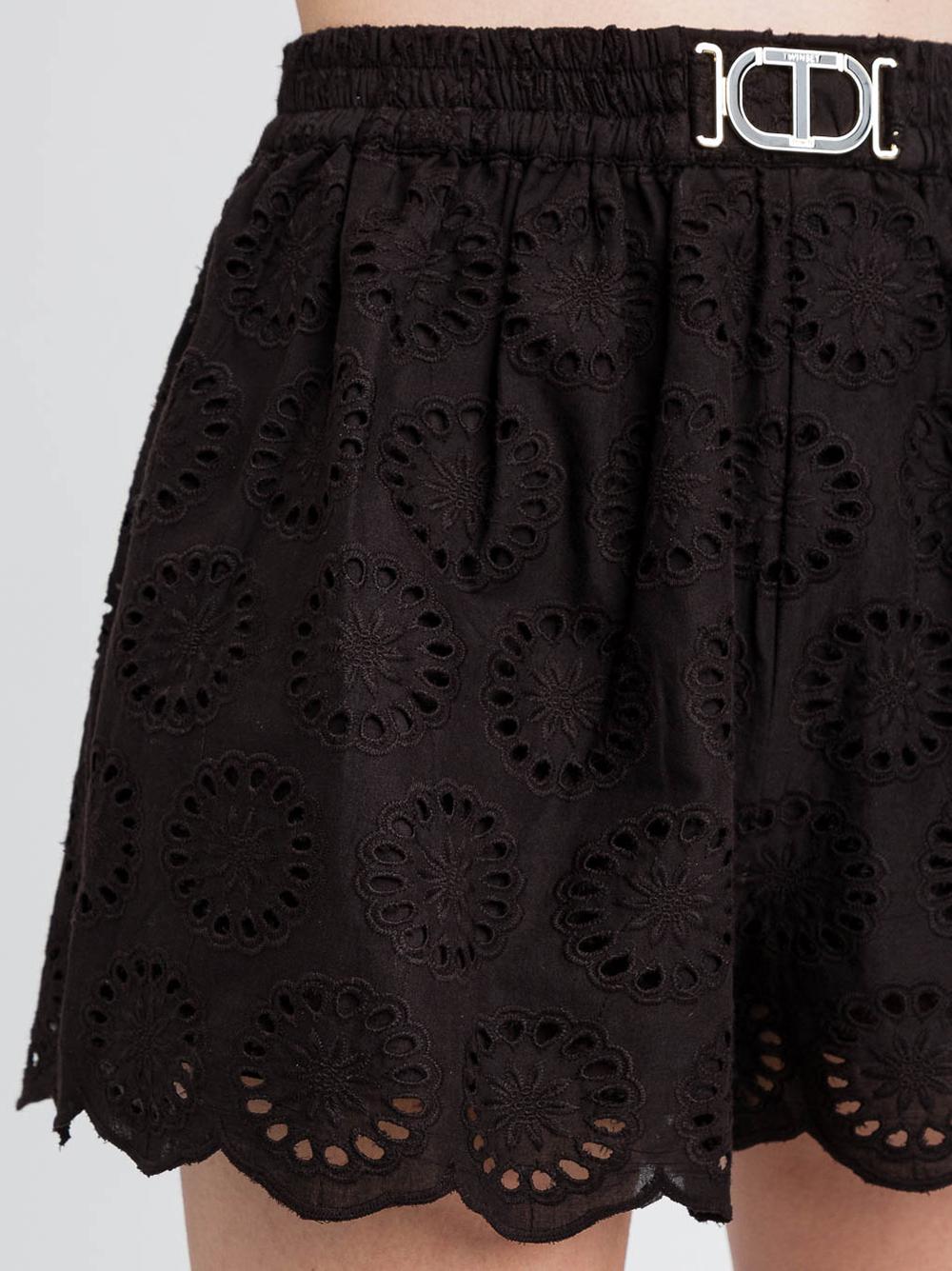 Short nero ricami traforati