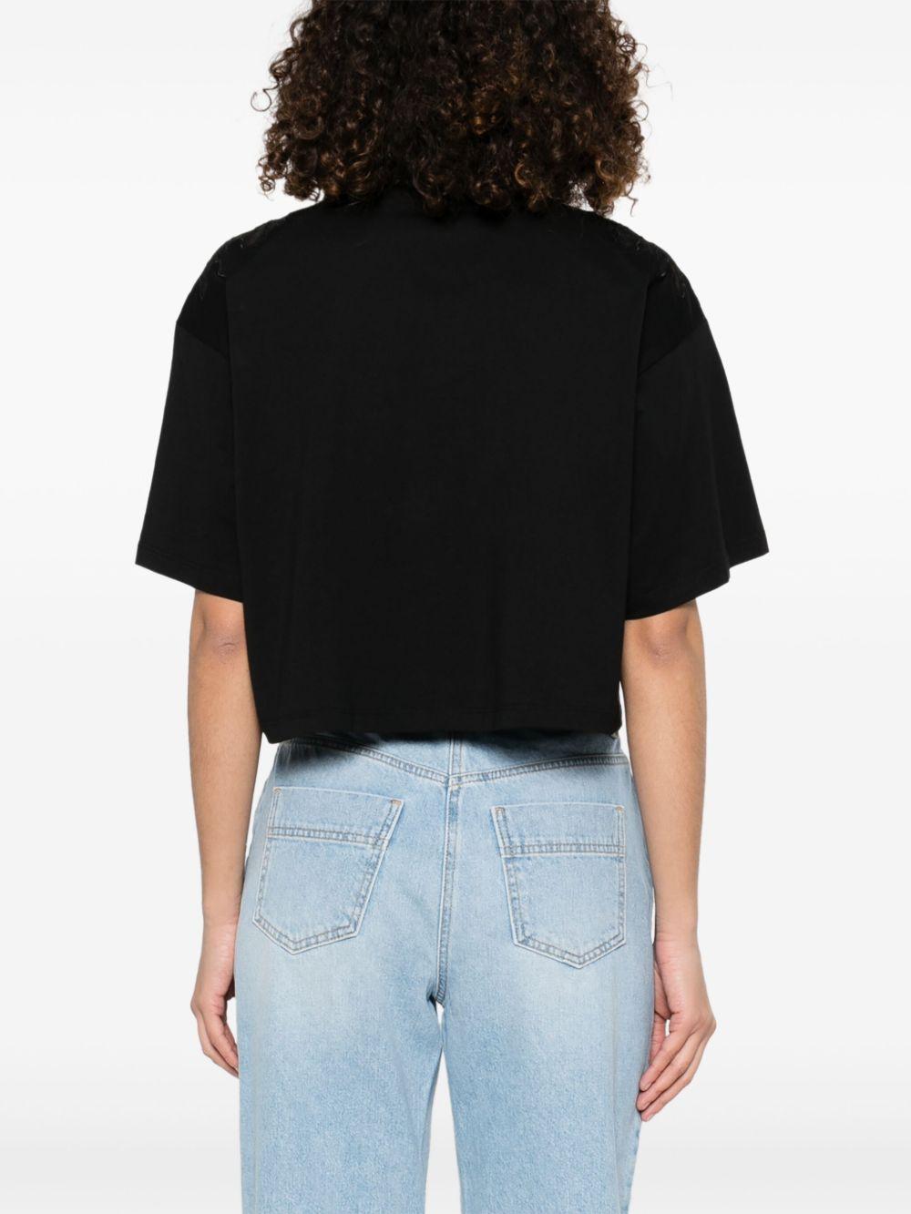 T-shirt nera con ricami semitrasparenti e logo