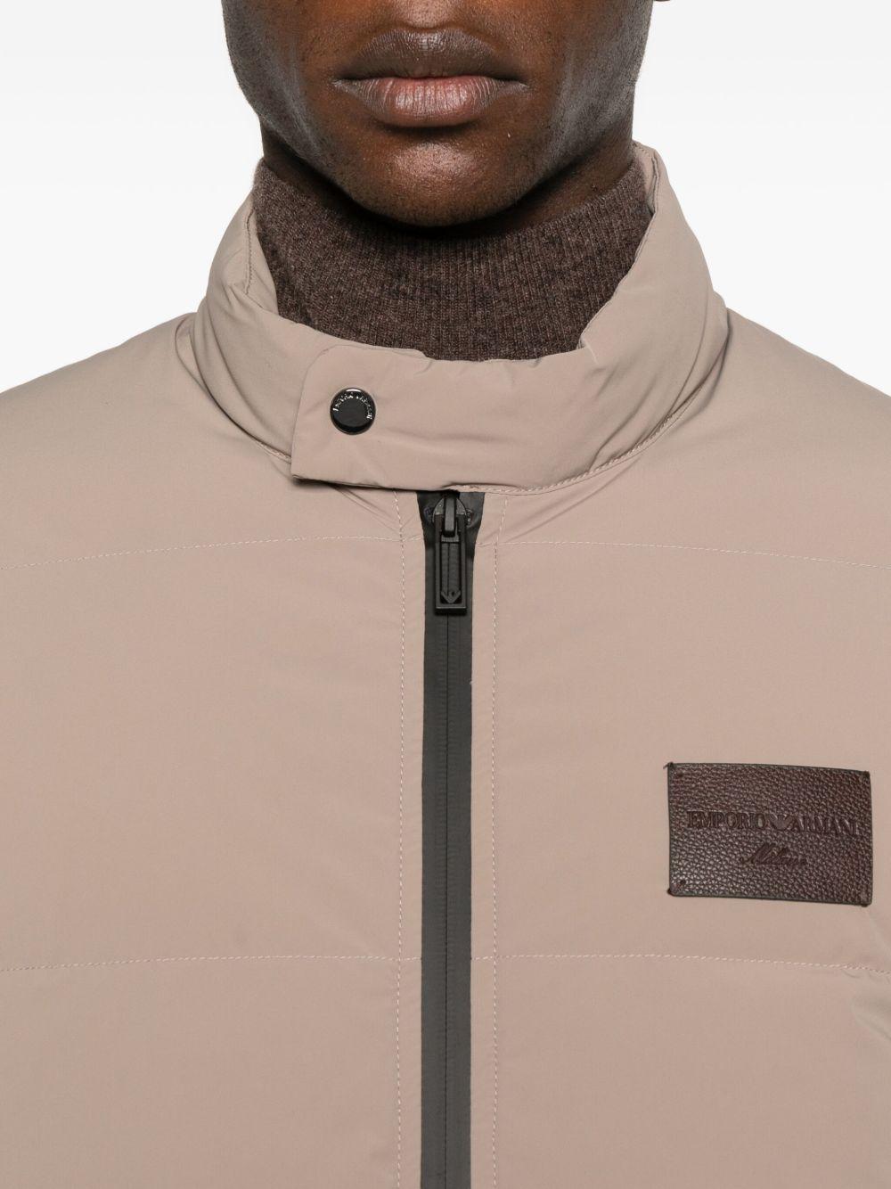 Giubbino marrone imbottito con cerniera e toppe logo EM003278AF18499 U6189 EMPORIO ARMANI