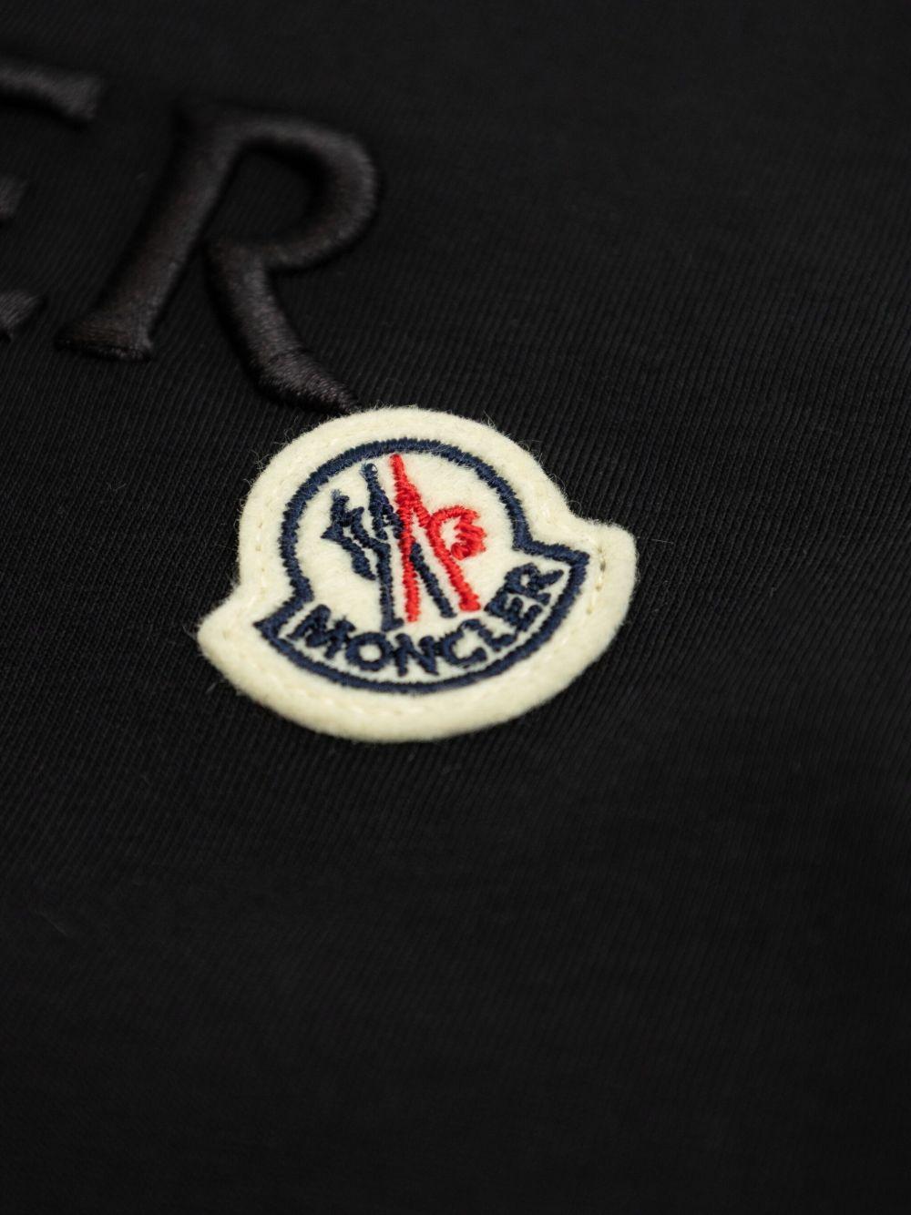 T-shirt nera logo lettering frontale 9548C0001389AT9 F99 MONCLER KIDS