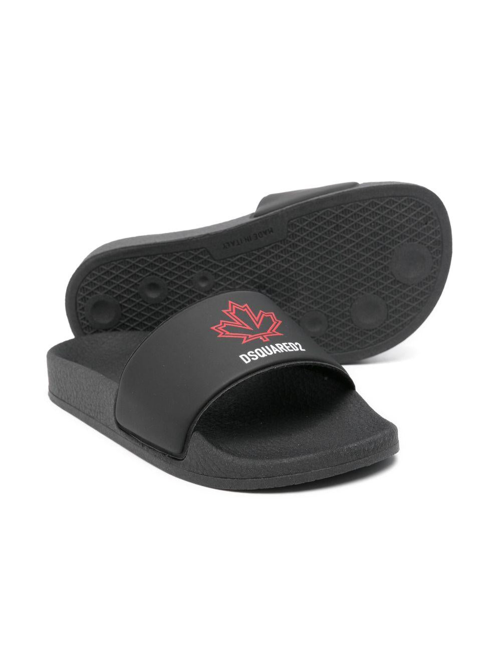 Ciabatta nera con fascia logo foglia