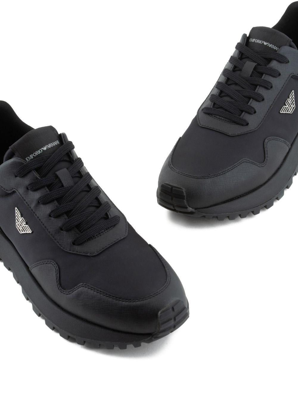 Sneakers nere con logo-plaque e chiusura con lacci EM003738AF19532 MC005 EMPORIO ARMANI