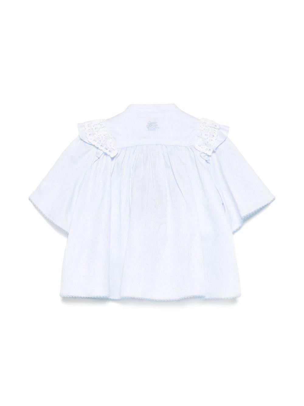 Camicia azzurra con ruches e merletto